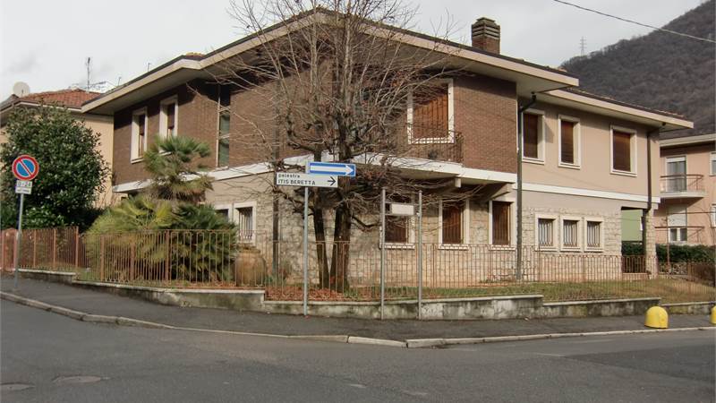 MERAVIGLIOSA ED IMPONENTE VILLA SINGOLA