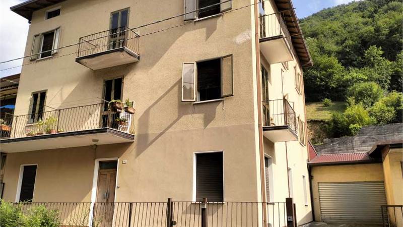 PENTALOCALE IN ZONA TRANQUILLA MA NON LONTANA DAI SERVIZI