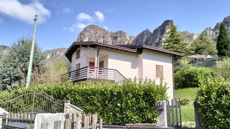 VILLA SINGOLA con giardino privato